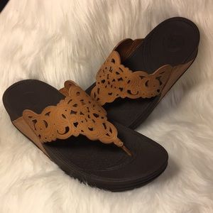 Fit Flip tan toe thong sandals.